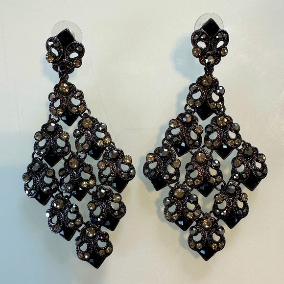 Jewelry - Women’s black and pewter color rhinestone long earrings